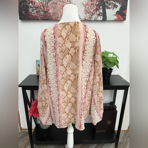 ENTRO Women’s Tunic Top Blouse Pink Snake Print Size L V Neck Balloon Sleeve - Picture 9 of 13
